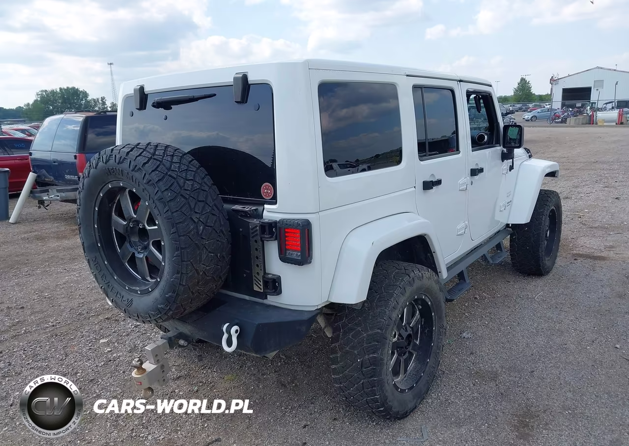 2013 Jeep Wrangler Unlimited Sahara VIN:1C4BJWEG5DL666886 - 4