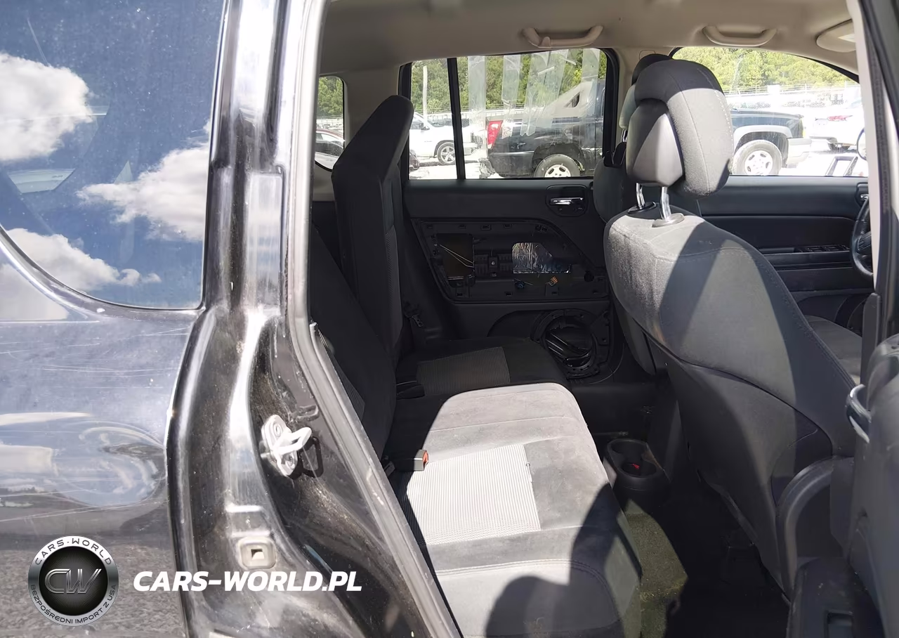 2012 Jeep Compass Latitude VIN:1C4NJCEB3CD685378 - 8