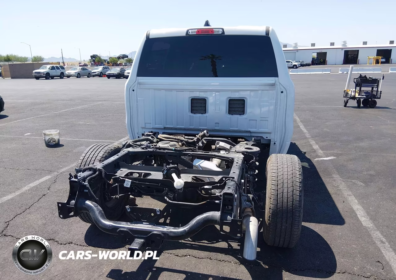 2025 Ram 1500 VIN:1C6RREGG0SN642115 - 18