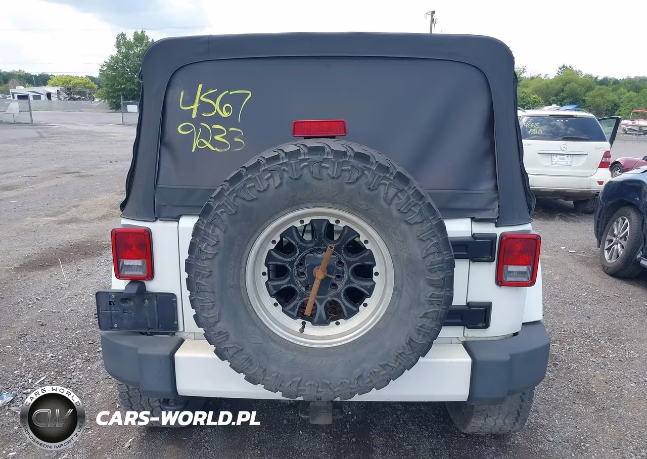 2012 Jeep Wrangler Unlimited Sahara VIN:1C4HJWEG0CL188823 - 17