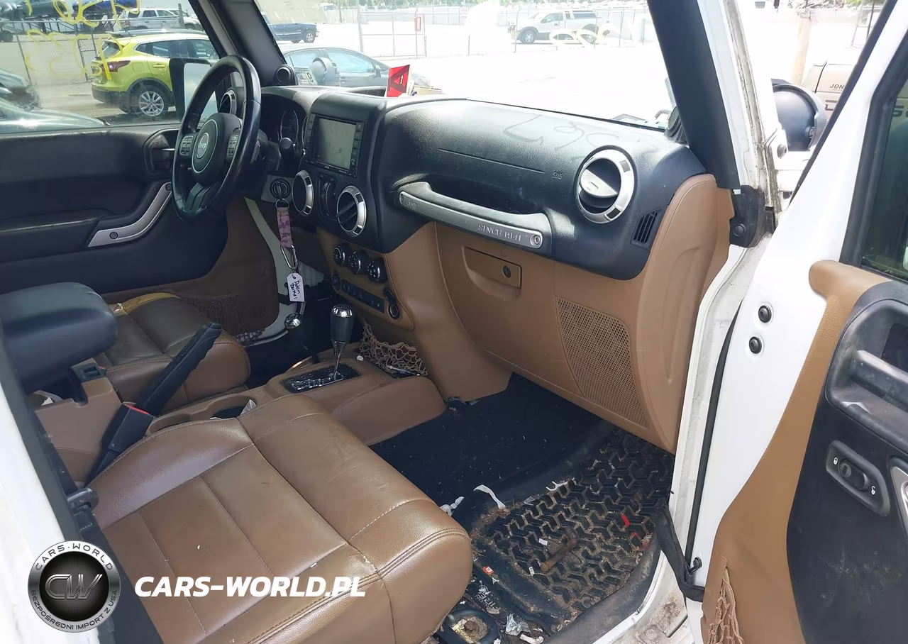 2012 Jeep Wrangler Unlimited Sahara VIN:1C4HJWEG0CL188823 - 5