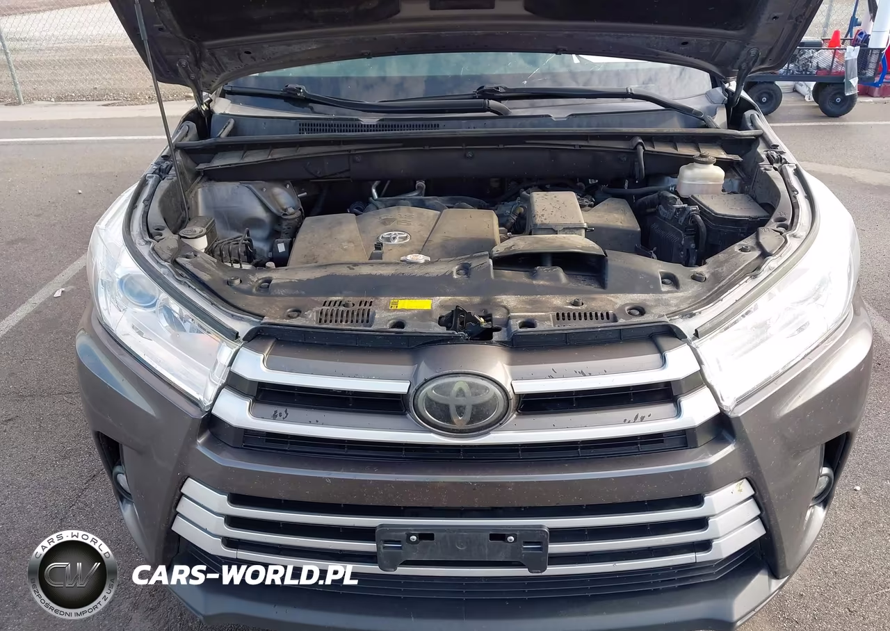 2018 Toyota Highlander Le Plus VIN:5TDBZRFH1JS486767 - 10