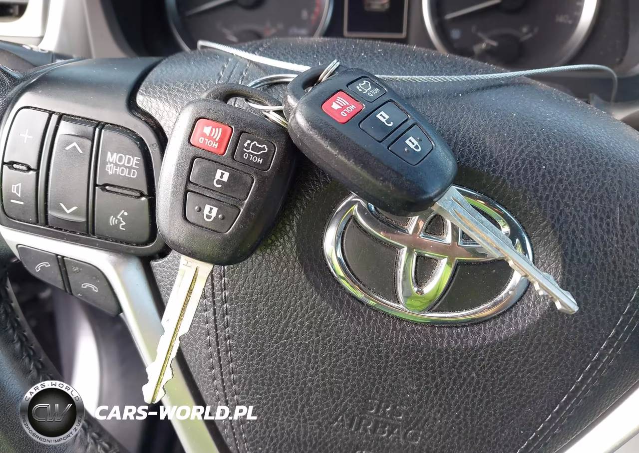 2018 Toyota Highlander Le Plus VIN:5TDBZRFH1JS486767 - 11