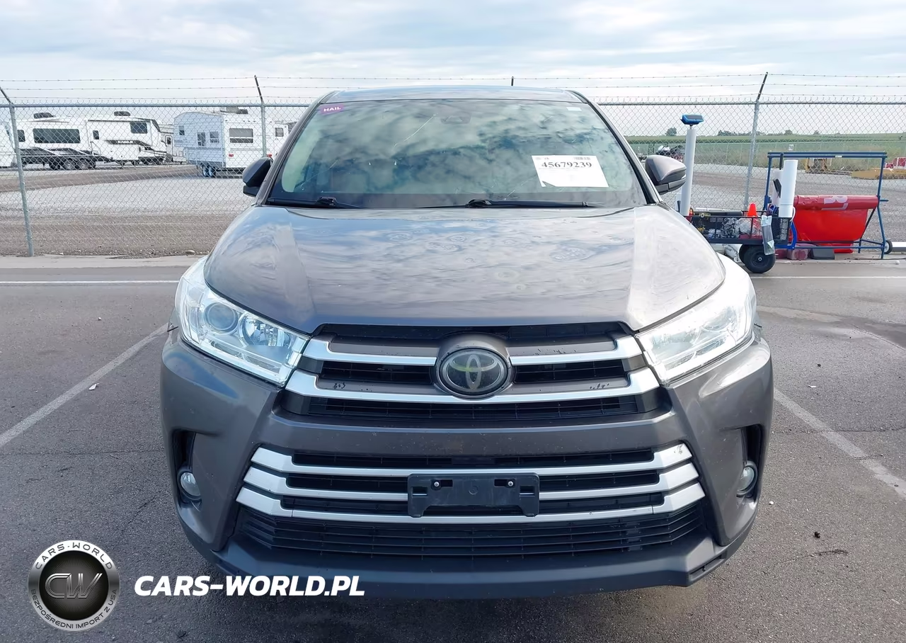 2018 Toyota Highlander Le Plus VIN:5TDBZRFH1JS486767 - 12