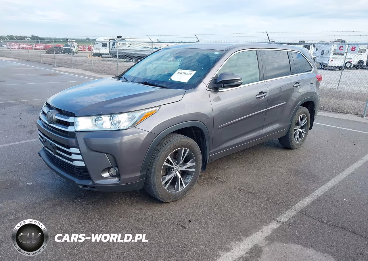 2018 Toyota Highlander Le Plus VIN:5TDBZRFH1JS486767 - 2