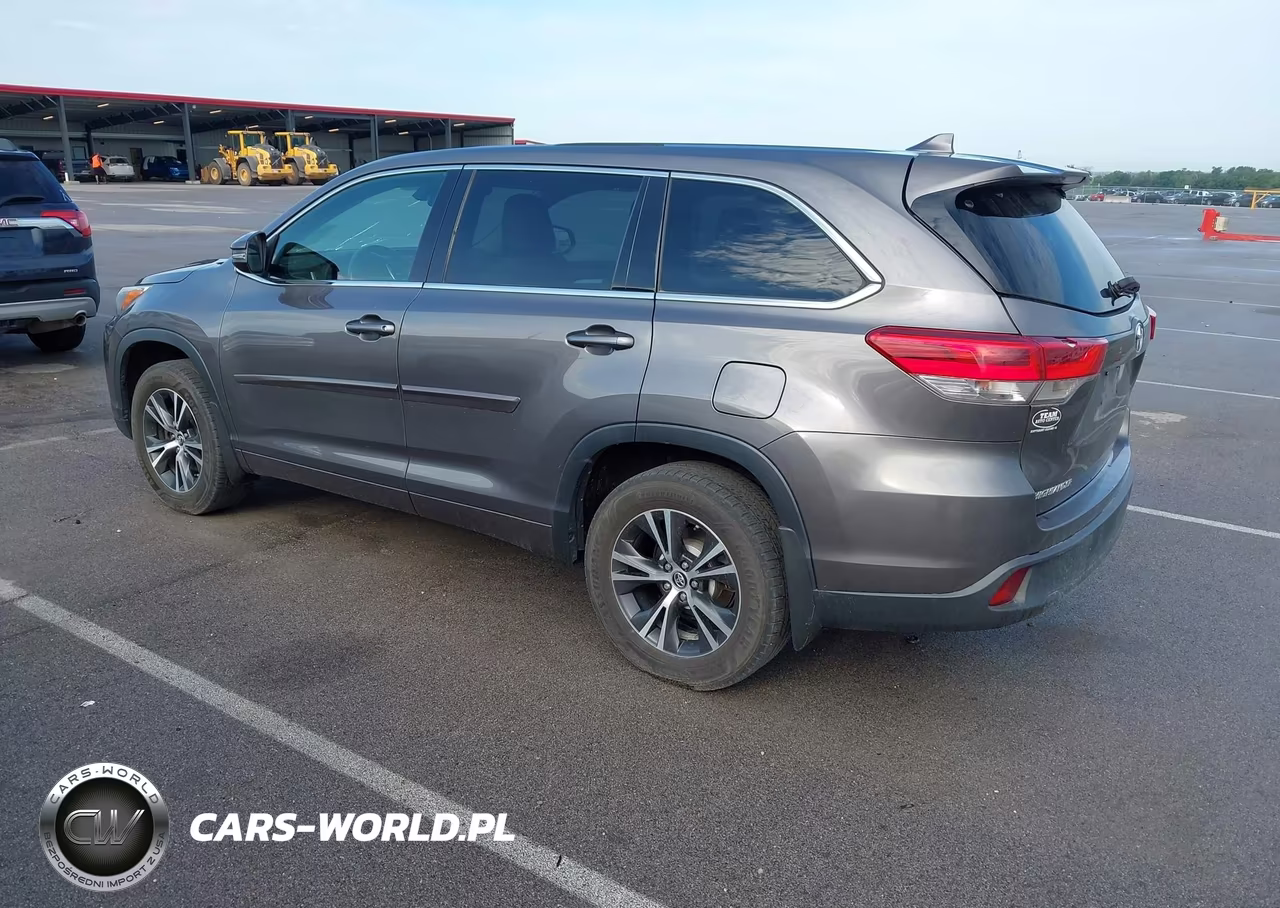 2018 Toyota Highlander Le Plus VIN:5TDBZRFH1JS486767 - 3