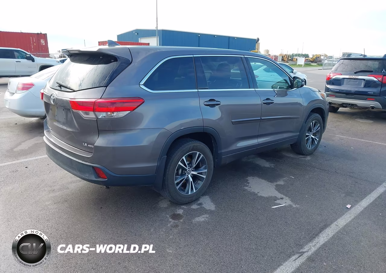 2018 Toyota Highlander Le Plus VIN:5TDBZRFH1JS486767 - 4