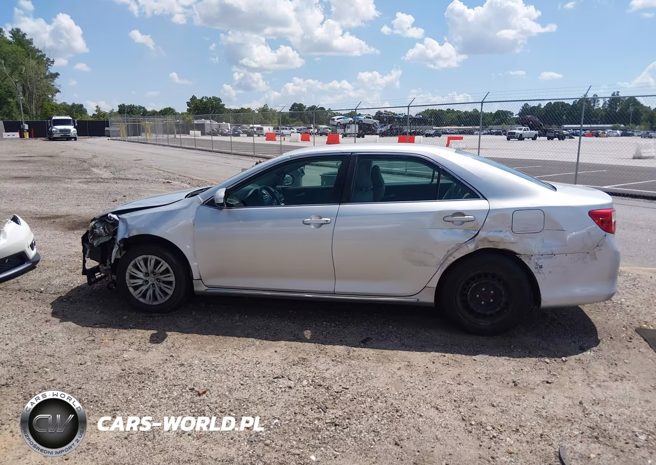 2014 Toyota Camry Le VIN:4T1BF1FKXEU367943 - 14