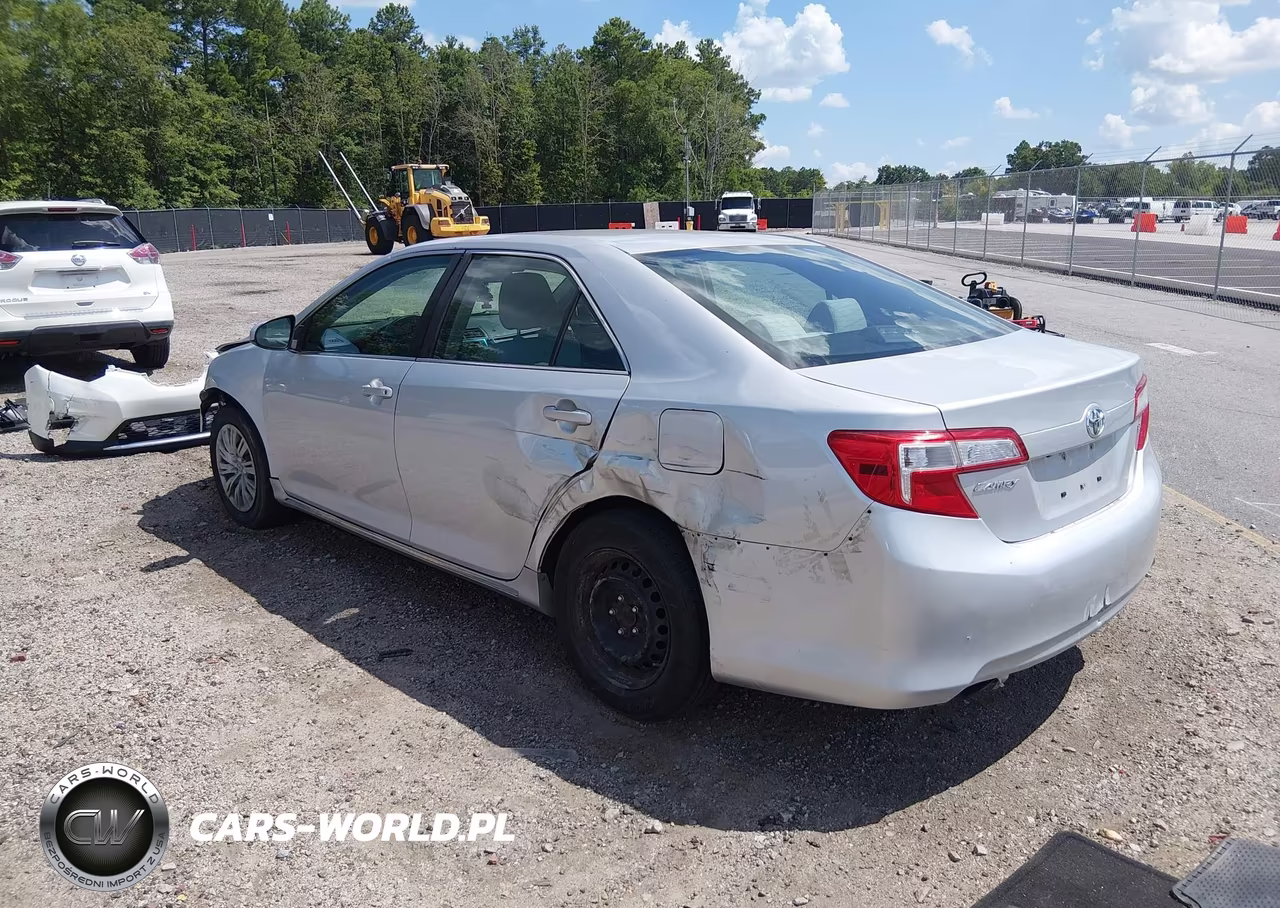 2014 Toyota Camry Le VIN:4T1BF1FKXEU367943 - 3