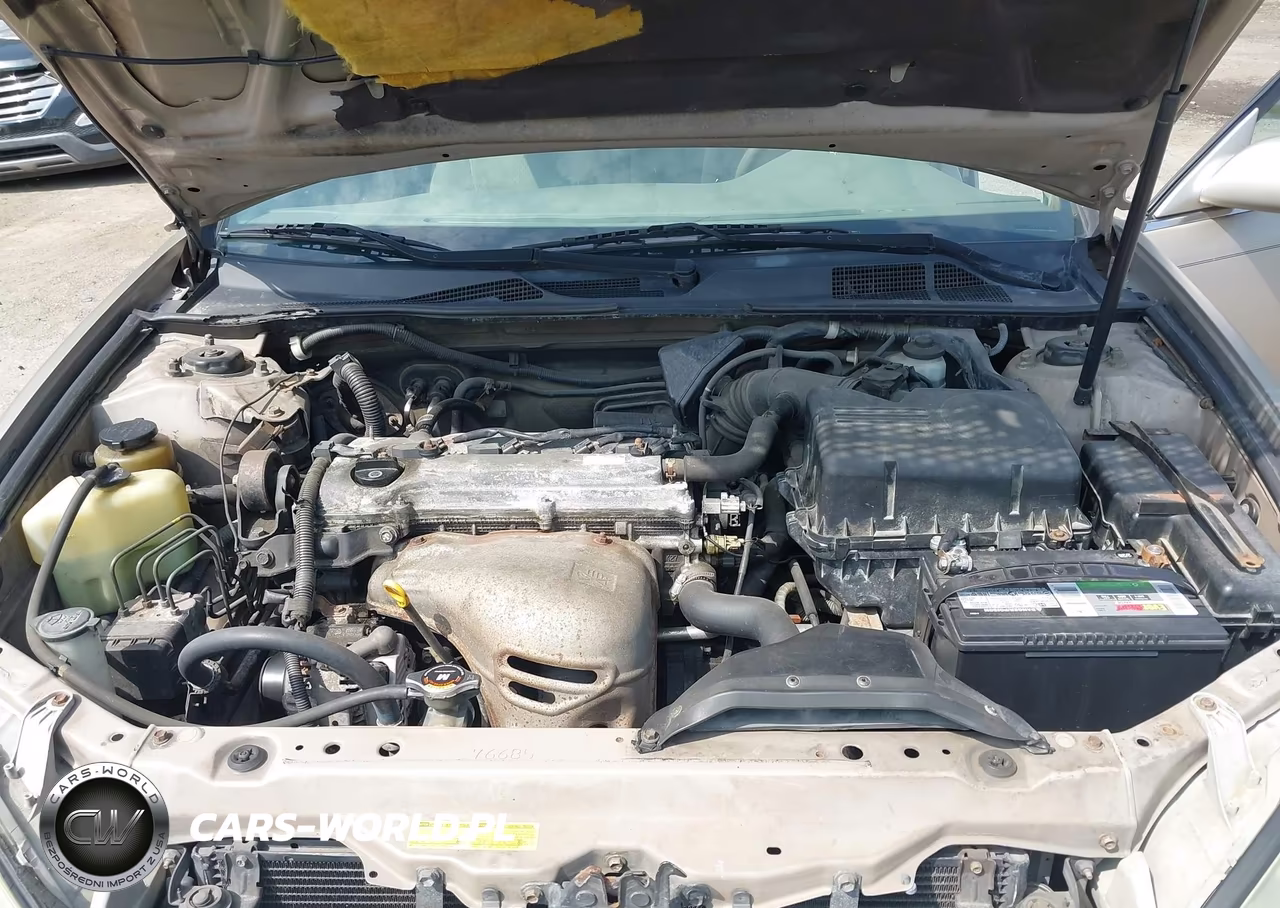 2002 Toyota Camry Le VIN:JTDBE32K720049743 - 10