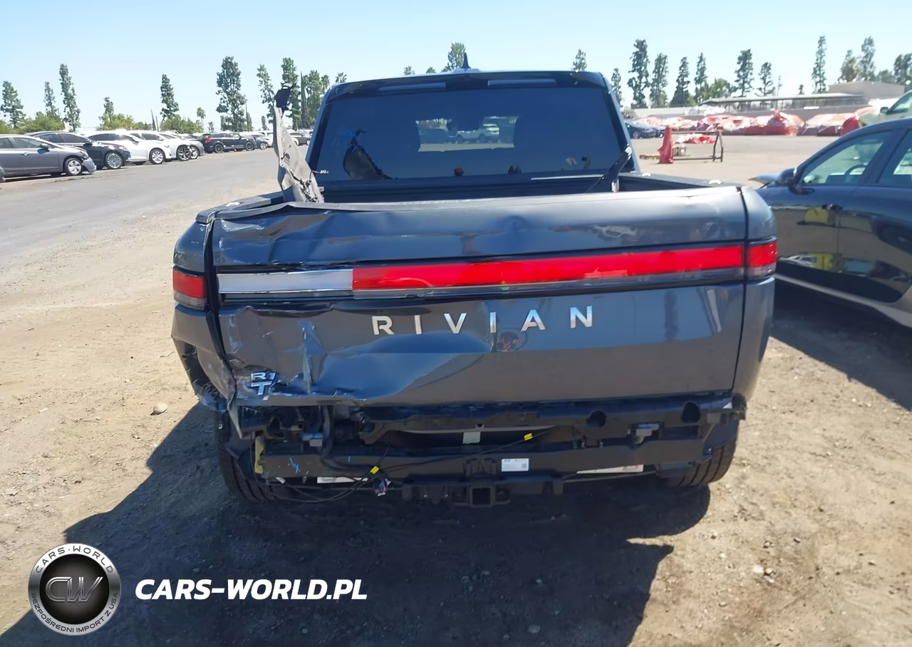 2023 Rivian R1T Adventure-Adventure Dual Motor Large Pack-Adventure Dual Motor Max Pack VIN:7FCTGBAA2PN025064 - 17