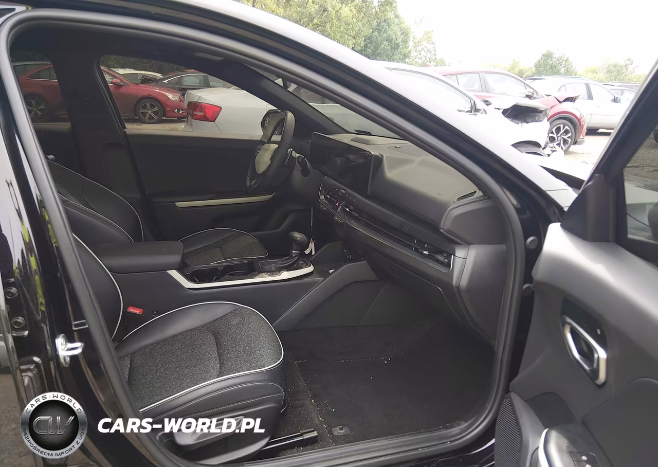 2025 Kia K4 Gt-Line VIN:3KPFW4DE9SE247470 - 5