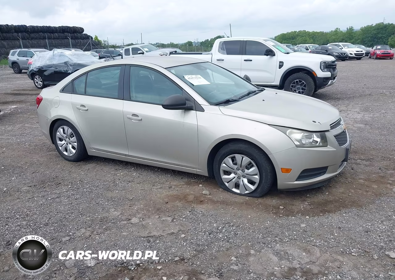 2013 Chevrolet Cruze Ls Auto – zdjęcie 1 z 16