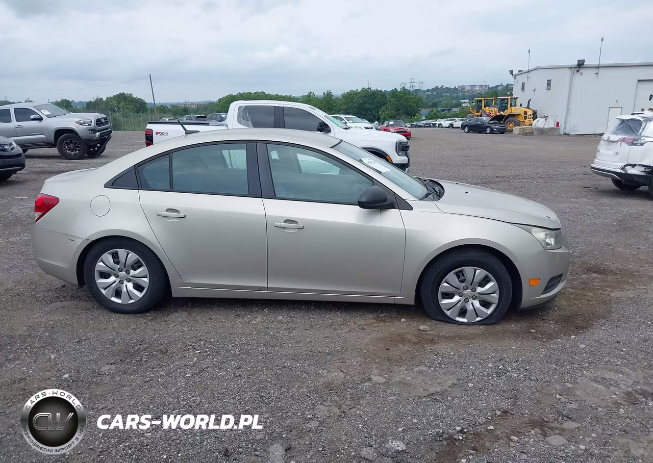 2013 Chevrolet Cruze Ls Auto VIN:1G1PA5SG4D7248860 - 13