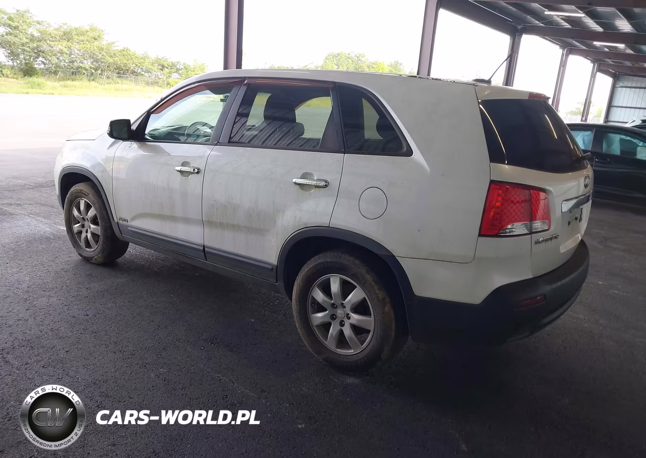 2011 Kia Sorento Lx VIN:5XYKTCA10BG012655 - 3