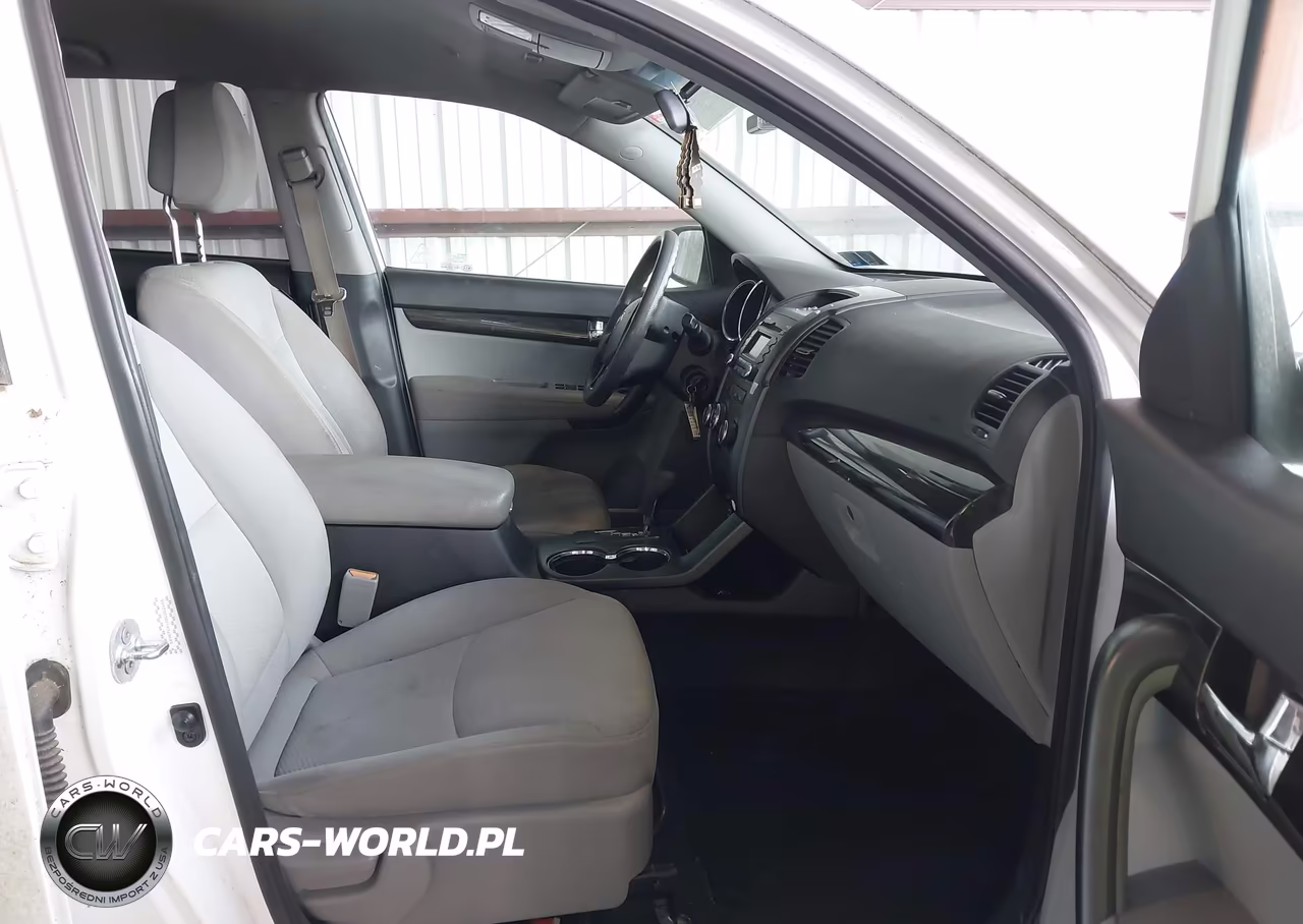 2011 Kia Sorento Lx VIN:5XYKTCA10BG012655 - 5
