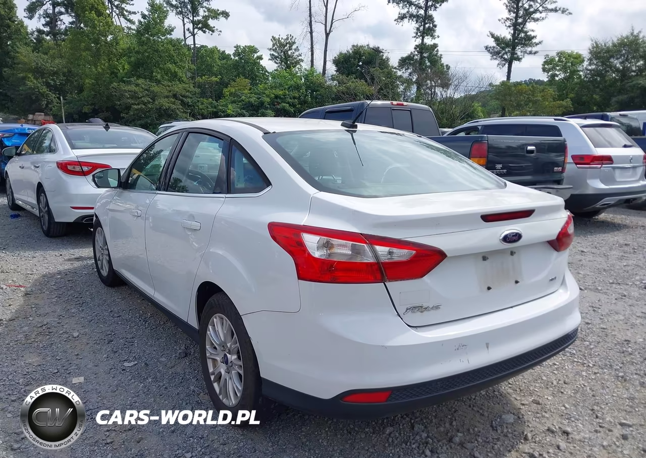 2012 Ford Focus Sel VIN:1FAHP3H2XCL357748 - 3