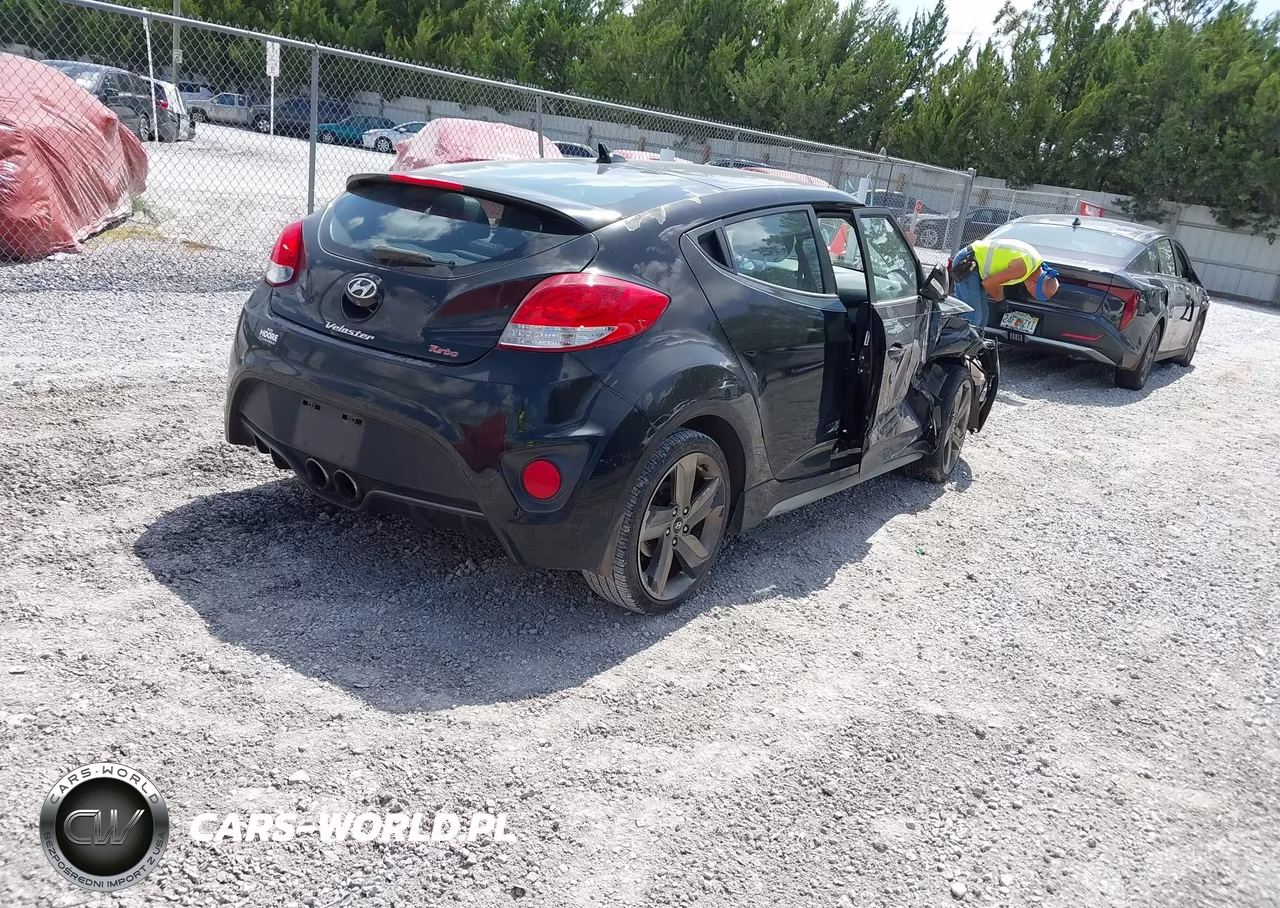 2015 Hyundai Veloster Turbo VIN:KMHTC6AEXFU239862 - 4
