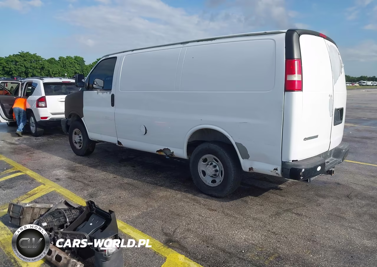 2008 Chevrolet Express Work Van VIN:1GCGG25C381128330 - 3