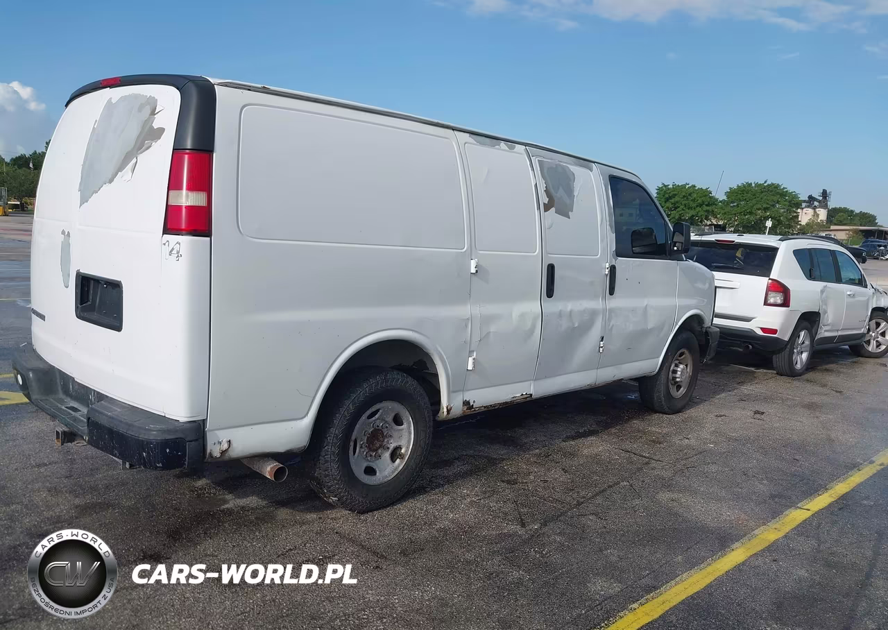 2008 Chevrolet Express Work Van VIN:1GCGG25C381128330 - 4