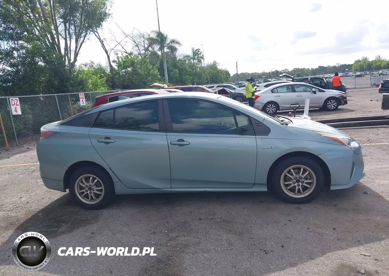 2017 Toyota Prius Two VIN:JTDKBRFUXH3025824 - 13