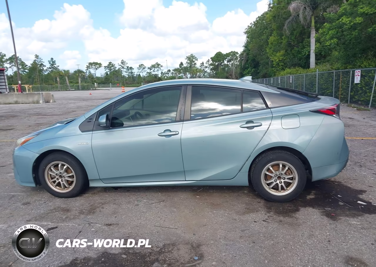 2017 Toyota Prius Two VIN:JTDKBRFUXH3025824 - 14