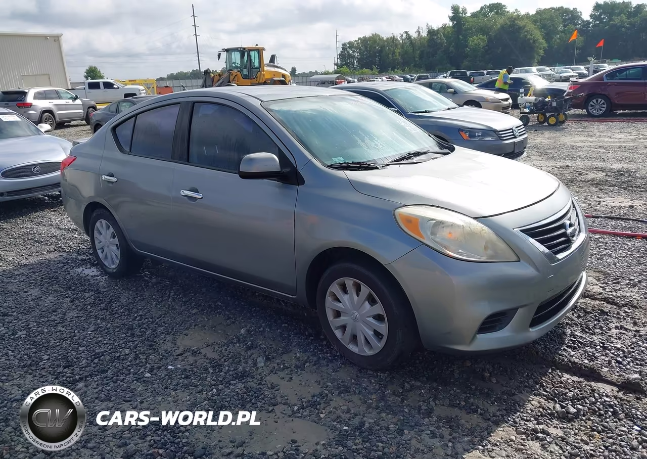 2013 Nissan Versa 1.6 Sv – zdjęcie 1 z 11