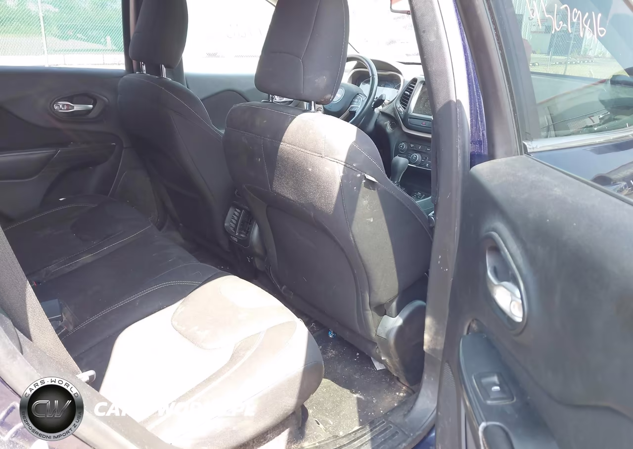 2016 Jeep Cherokee Latitude VIN:1C4PJMCB2GW280396 - 8