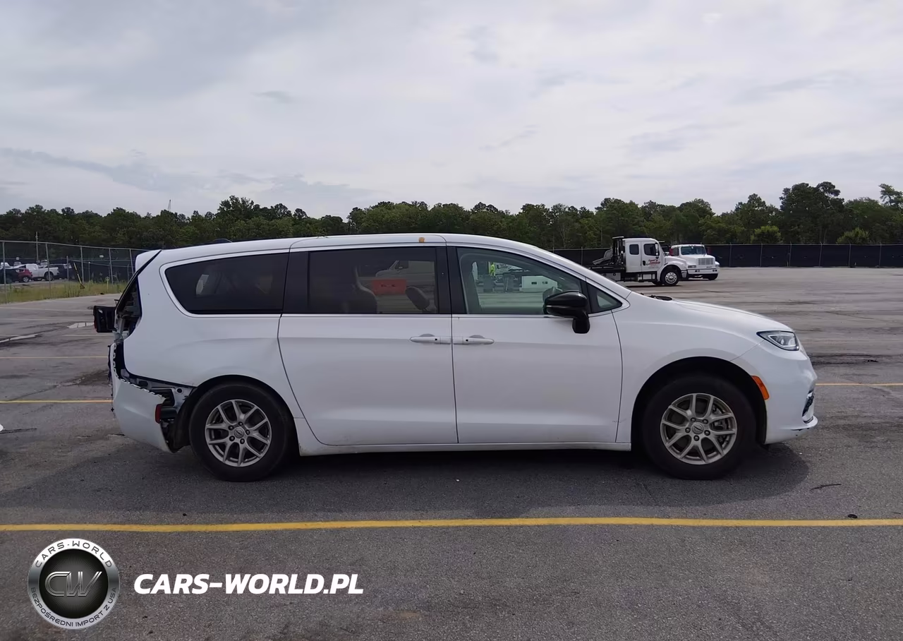 2024 Chrysler Pacifica Touring L VIN:2C4RC1BG9RR115682 - 14