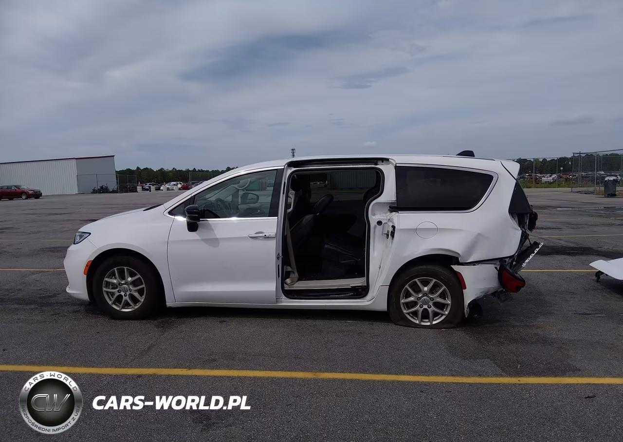2024 Chrysler Pacifica Touring L VIN:2C4RC1BG9RR115682 - 15