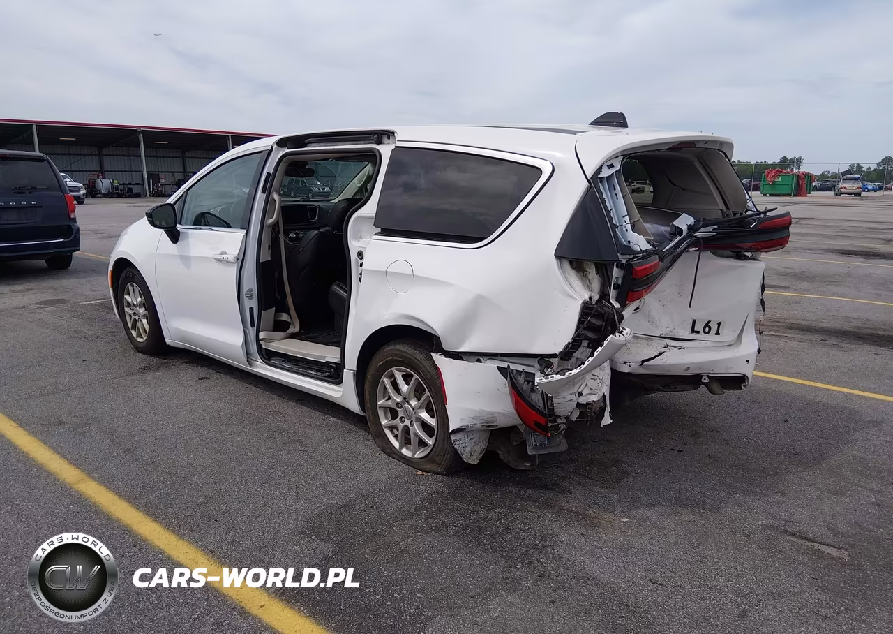 2024 Chrysler Pacifica Touring L VIN:2C4RC1BG9RR115682 - 3