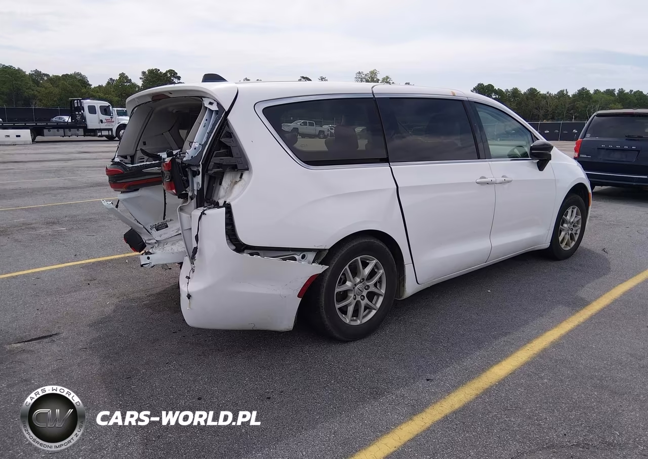 2024 Chrysler Pacifica Touring L VIN:2C4RC1BG9RR115682 - 4