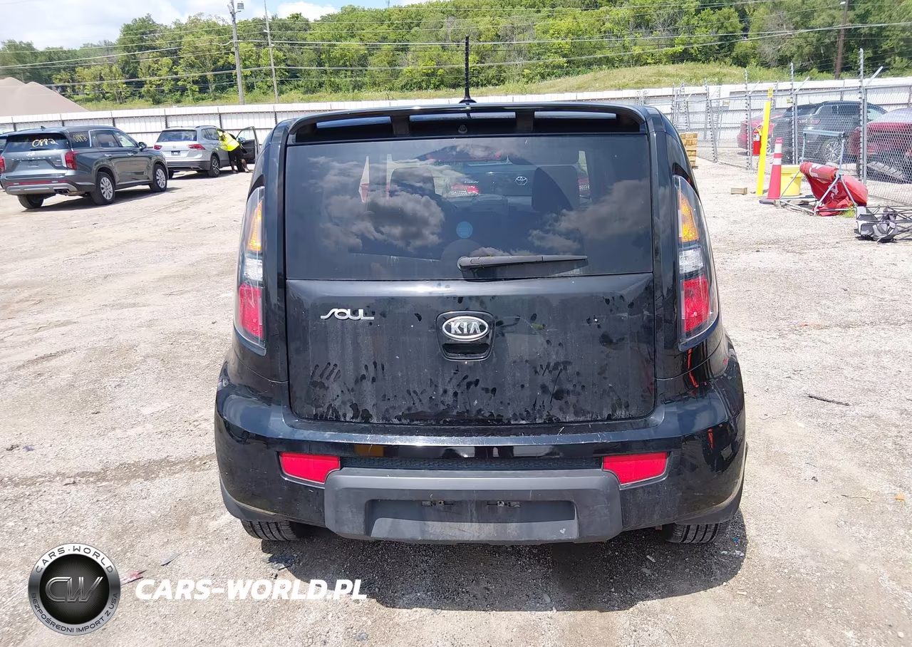 2010 Kia Soul + VIN:KNDJT2A2XA7053501 - 16