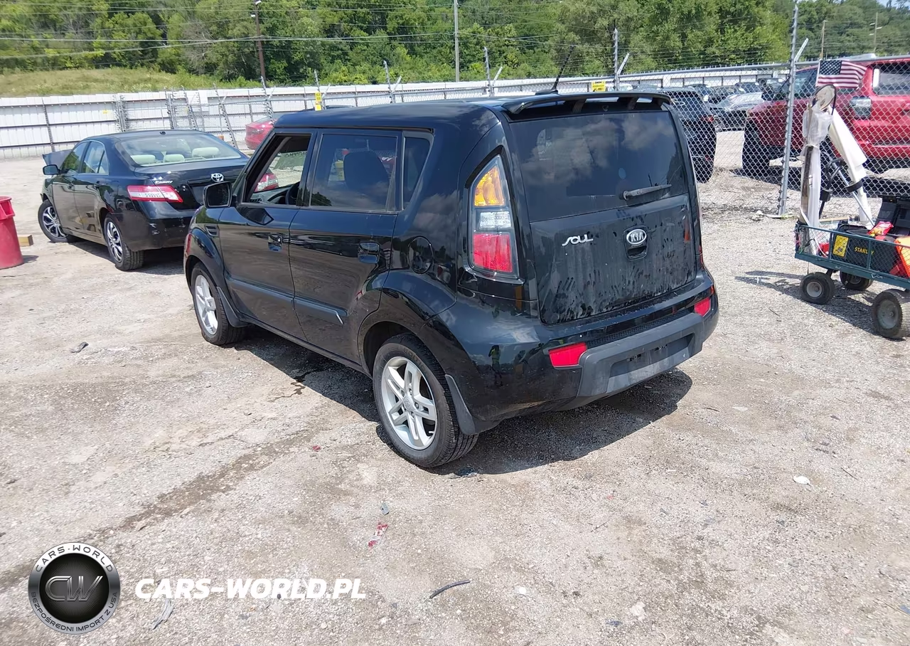 2010 Kia Soul + VIN:KNDJT2A2XA7053501 - 3