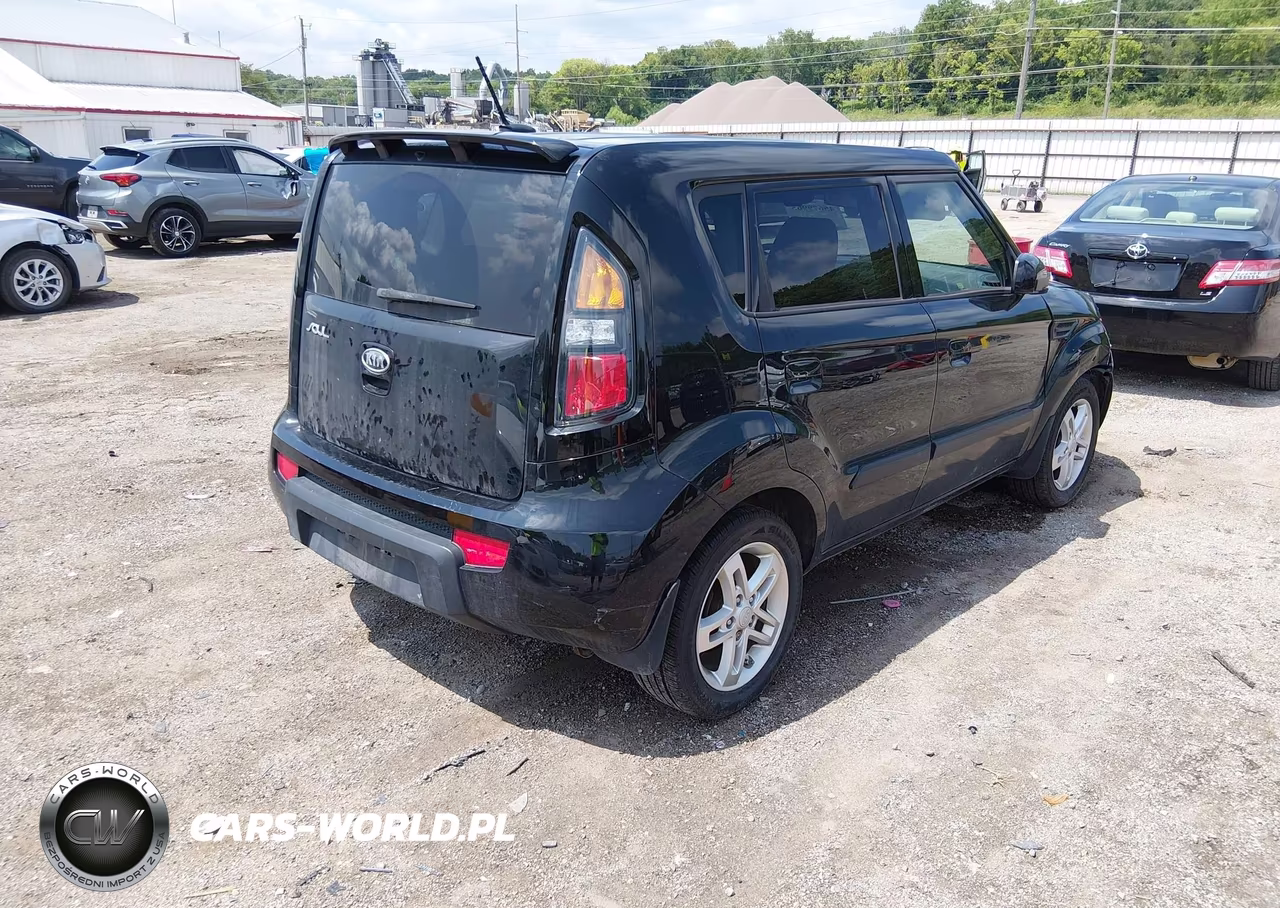 2010 Kia Soul + VIN:KNDJT2A2XA7053501 - 4