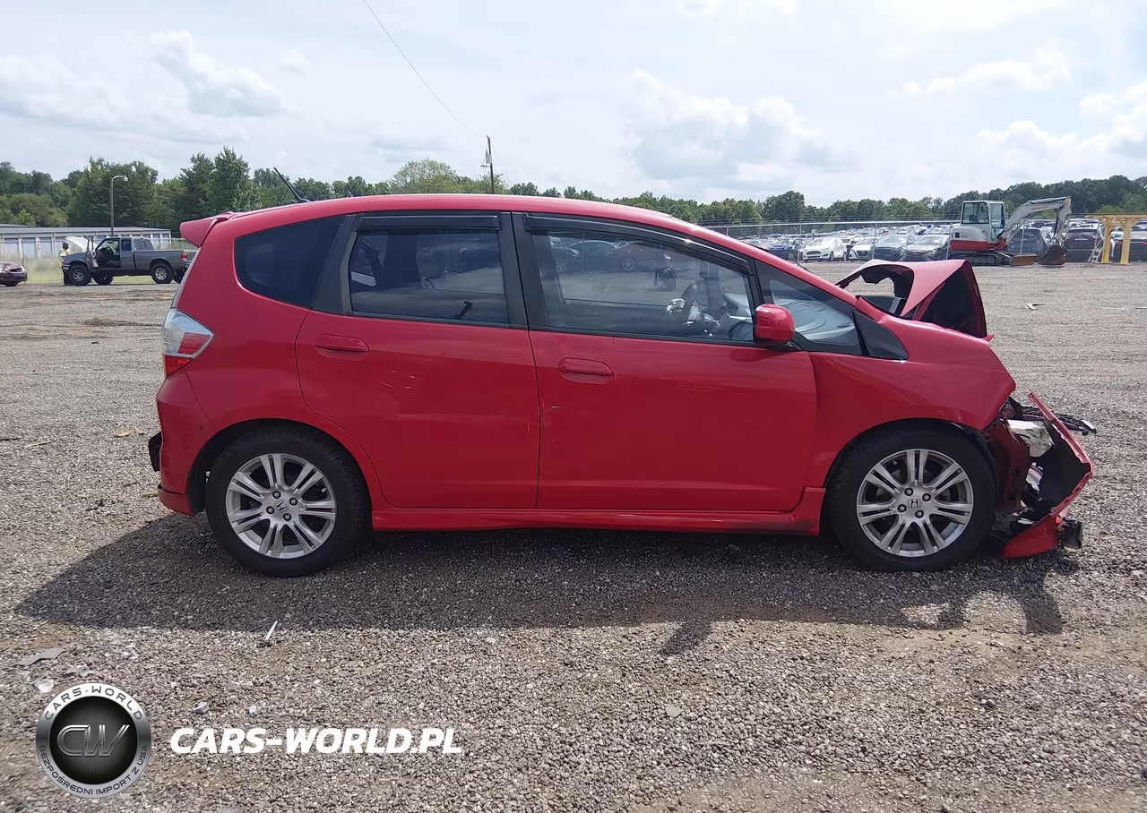 2011 Honda Fit Sport VIN:JHMGE8H53BC000038 - 13
