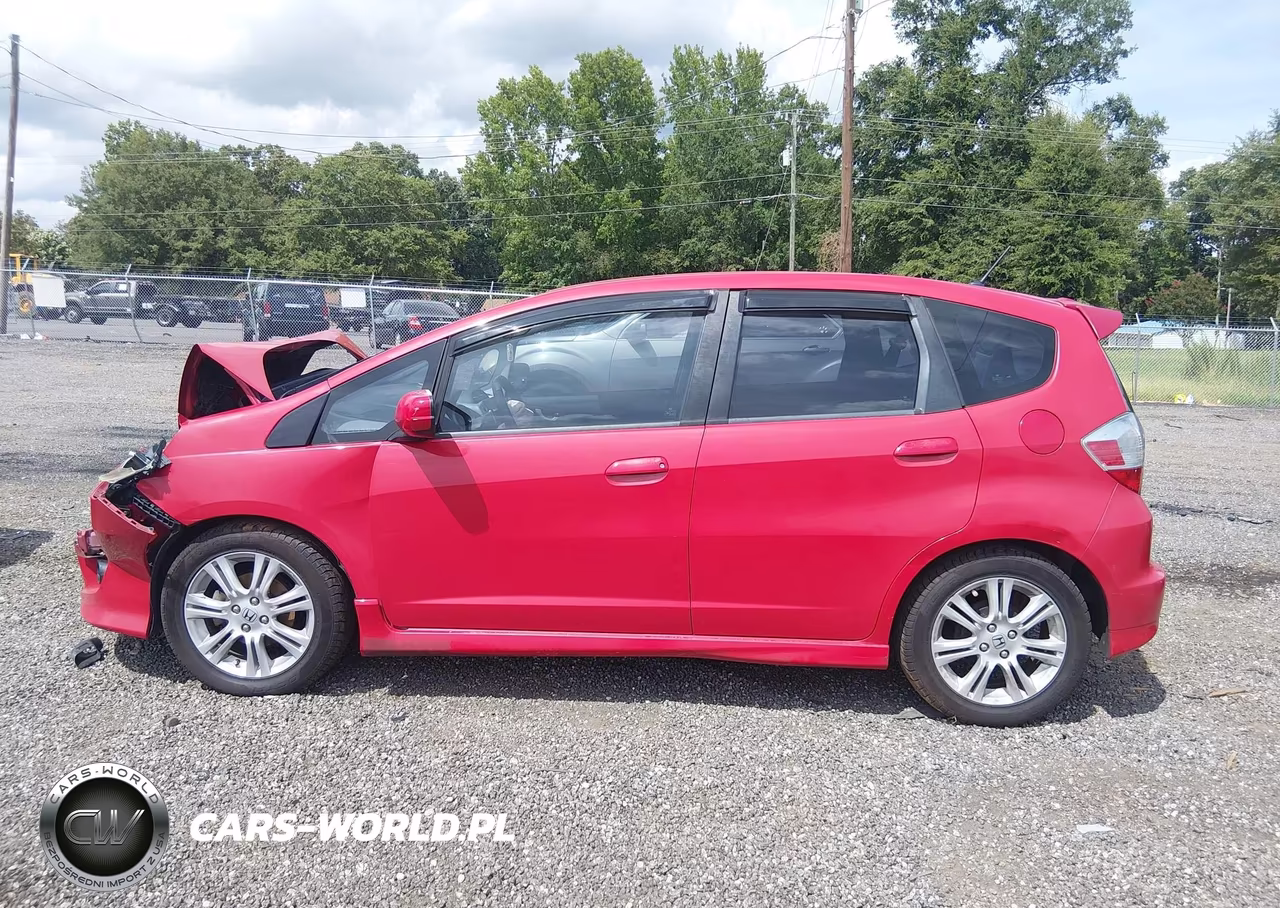 2011 Honda Fit Sport VIN:JHMGE8H53BC000038 - 14