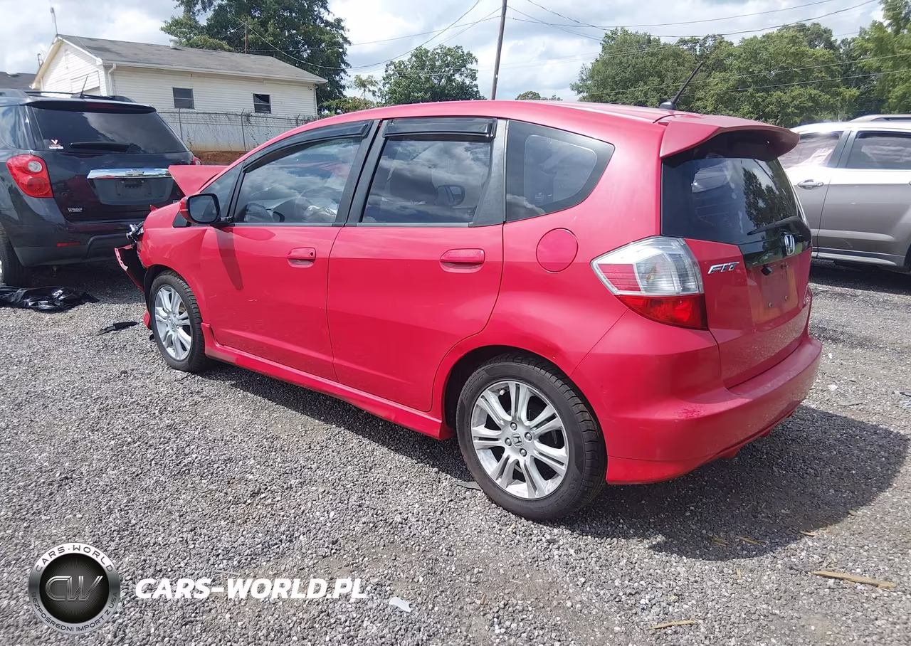 2011 Honda Fit Sport VIN:JHMGE8H53BC000038 - 3
