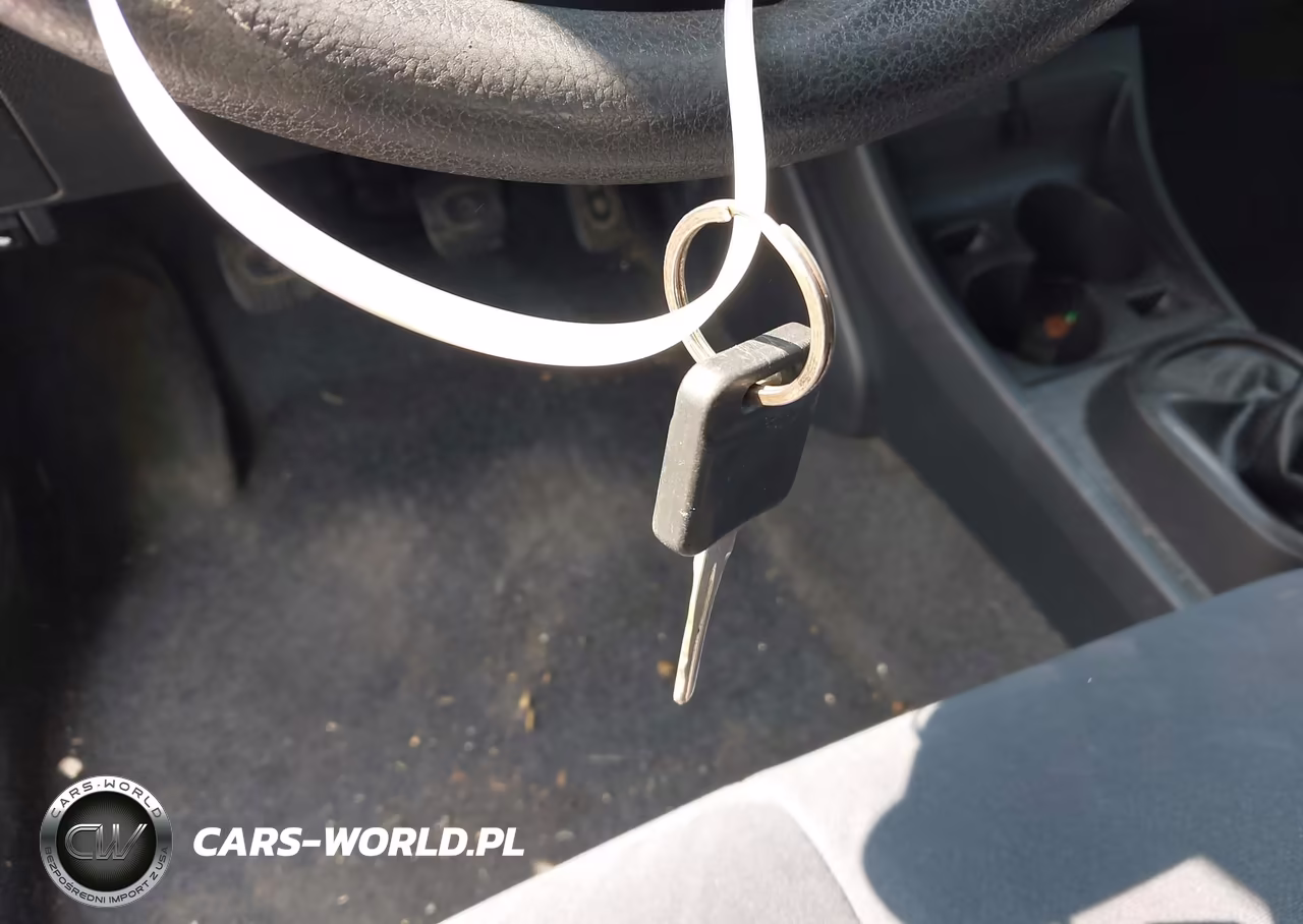 2010 Nissan Versa 1.6 VIN:3N1CC1AP3AL375586 - 11
