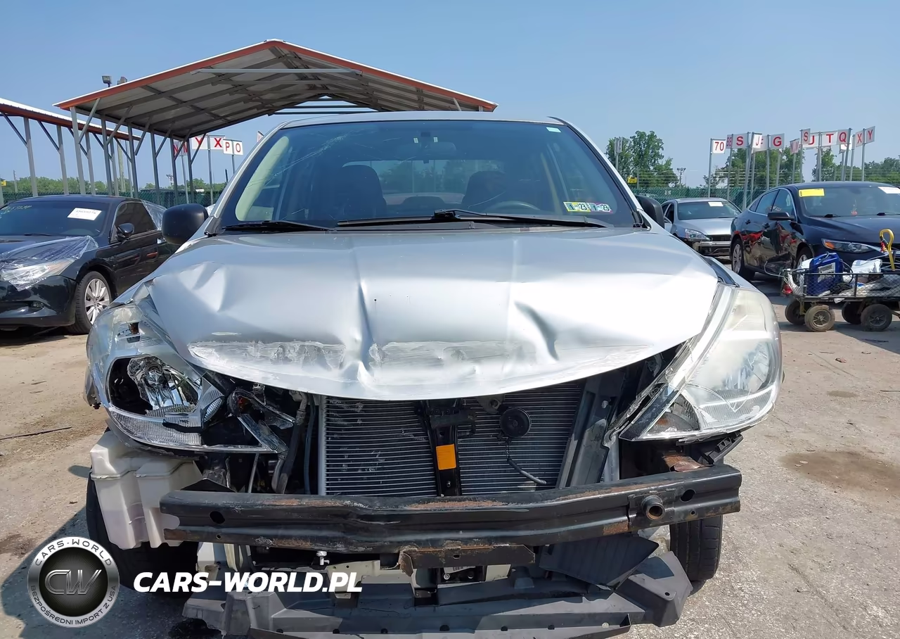 2010 Nissan Versa 1.6 VIN:3N1CC1AP3AL375586 - 13