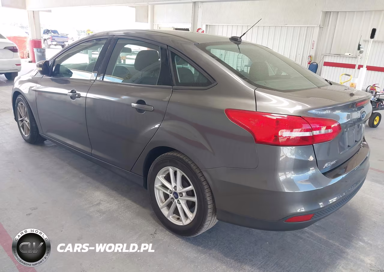 2016 Ford Focus Se VIN:1FADP3F20GL255429 - 3