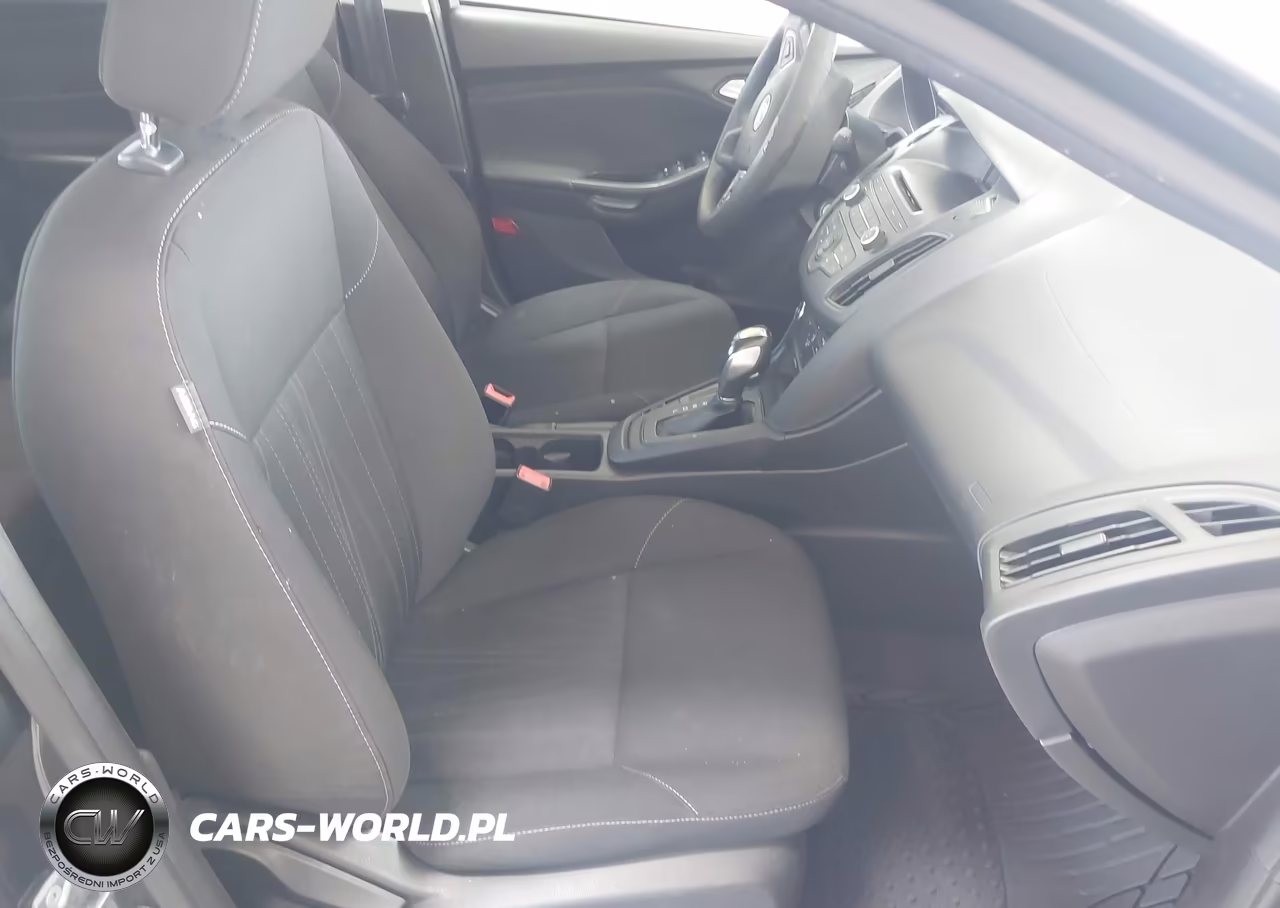 2016 Ford Focus Se VIN:1FADP3F20GL255429 - 5
