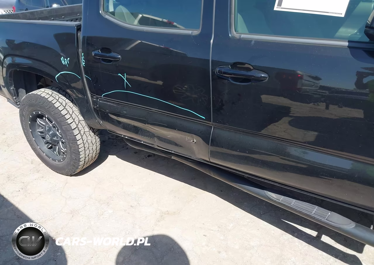 2018 Toyota Tacoma Sr VIN:5TFAX5GN2JX116825 - 17