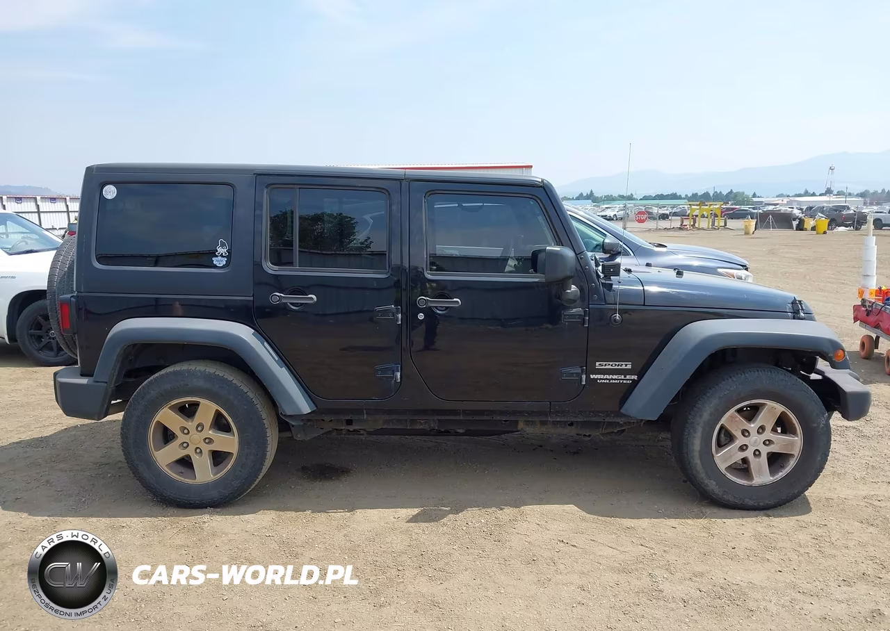 2015 Jeep Wrangler Unlimited Sport VIN:1C4BJWDG2FL521261 - 13