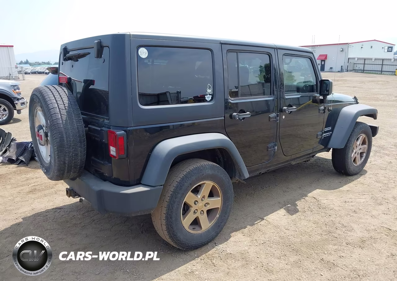 2015 Jeep Wrangler Unlimited Sport VIN:1C4BJWDG2FL521261 - 4