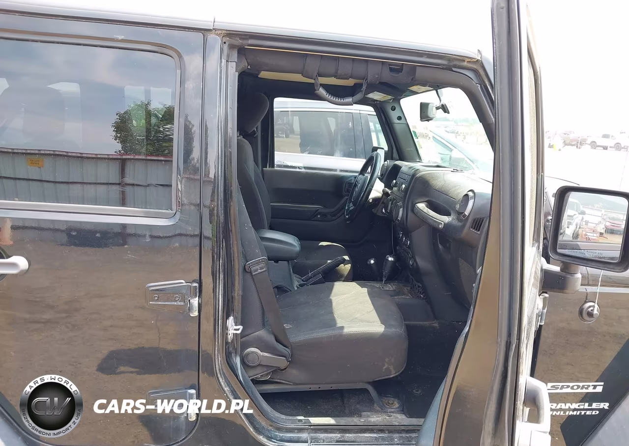 2015 Jeep Wrangler Unlimited Sport VIN:1C4BJWDG2FL521261 - 5