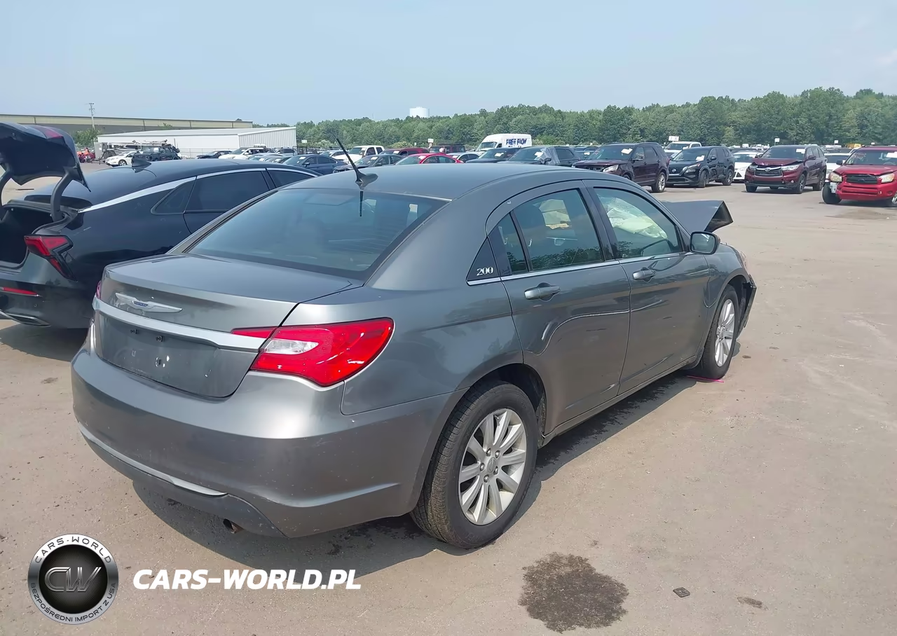 2013 Chrysler 200 Touring VIN:1C3CCBBB6DN580396 - 4
