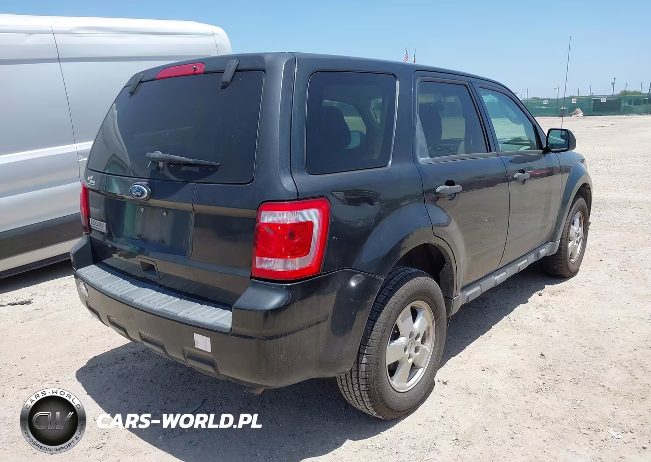 2011 Ford Escape Xls VIN:1FMCU0C72BKA45213 - 4