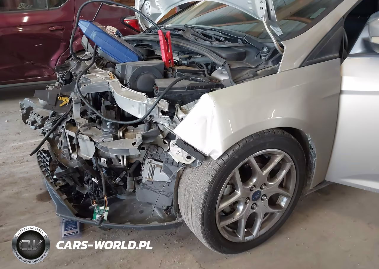 2015 Ford Focus Se VIN:1FADP3K23FL386620 - 16