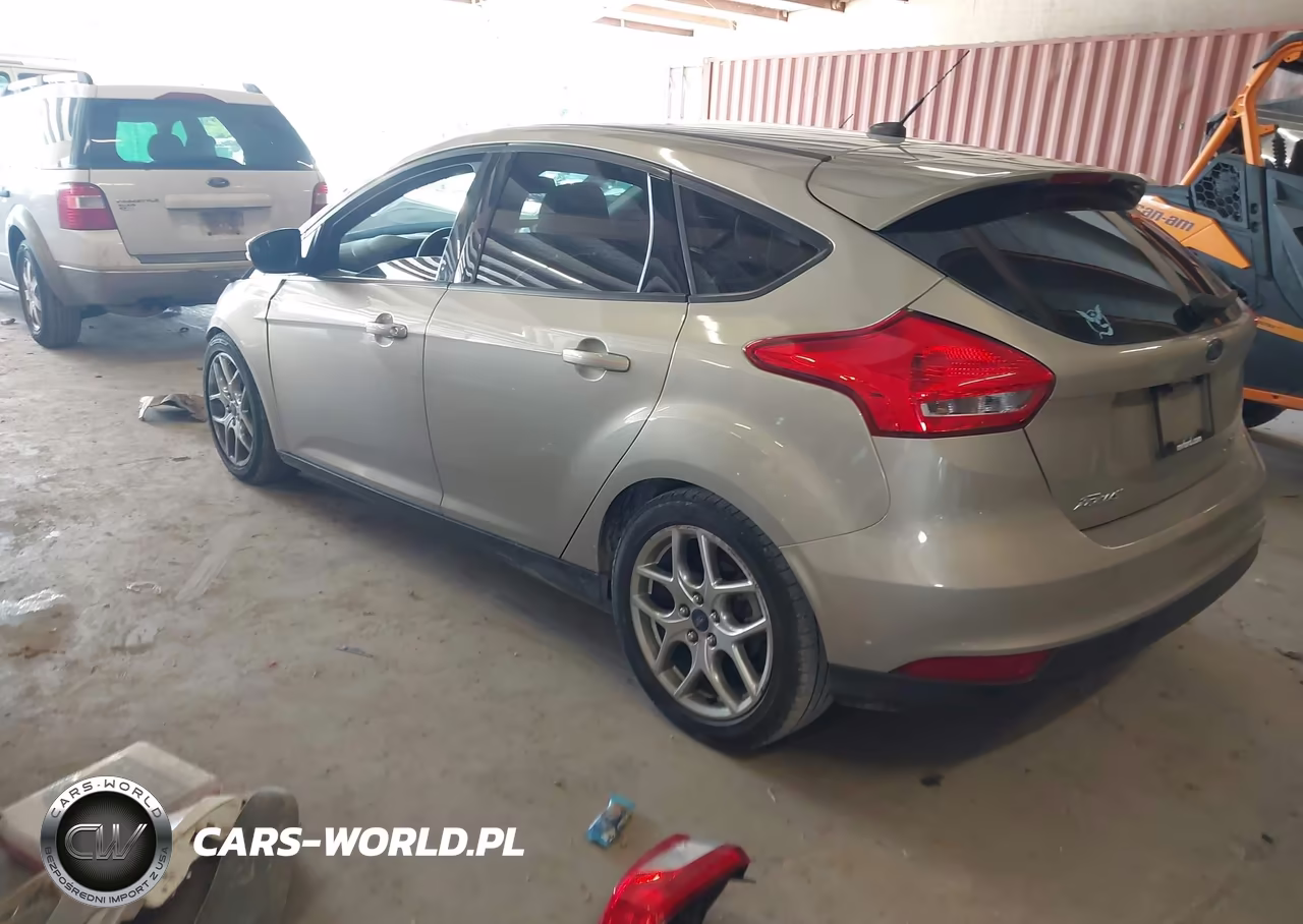 2015 Ford Focus Se VIN:1FADP3K23FL386620 - 3